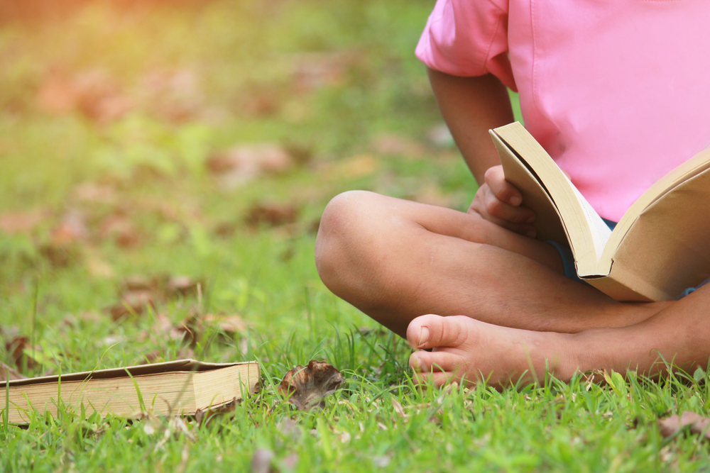 How to start a reading program for kids this summer