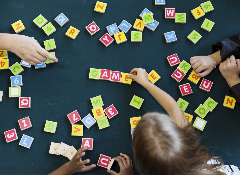 Children learning vocabulary strategies through educational games