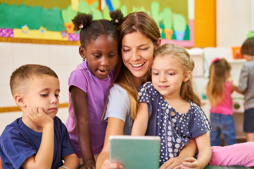 Advantages of Reading Apps for Kindergartners